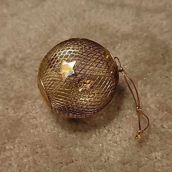 Vintage Christmas Gold Mesh With Stars Surprises Ball Ornament - Picture 2 of 4